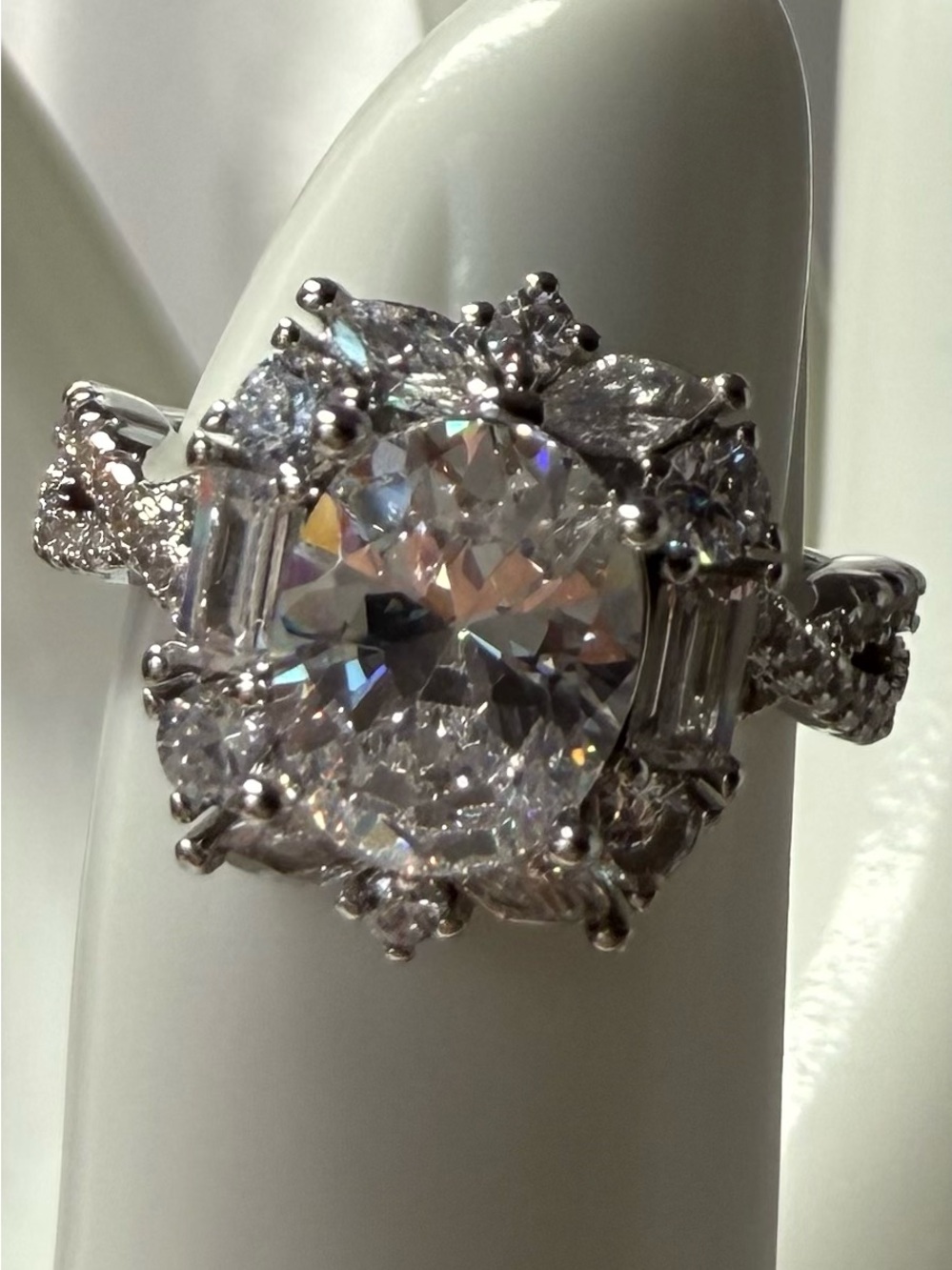 925 Sterling Silver Oval Moissanite Like Halo Statement Ring Size 6